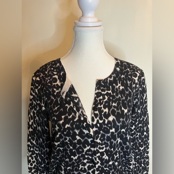 ⭐️ LOFT Black and white cardigan- size medium - Picture 7 of 8
